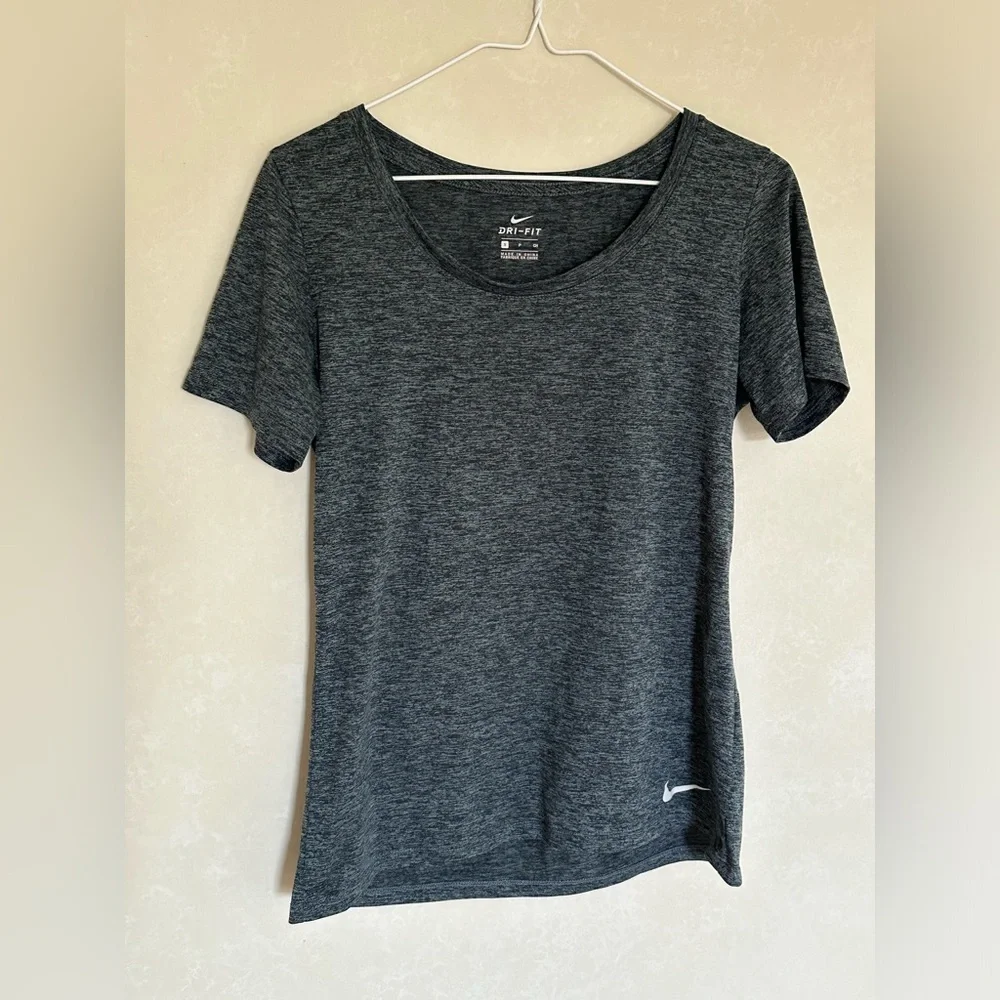 Nike T-shirt, size small, grey - Picture 1 of 3